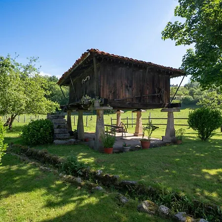 Rural Sucuevas Bed & Breakfast Llano-Con